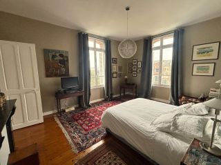 house 8 Rooms for sale on CAEN (14000)