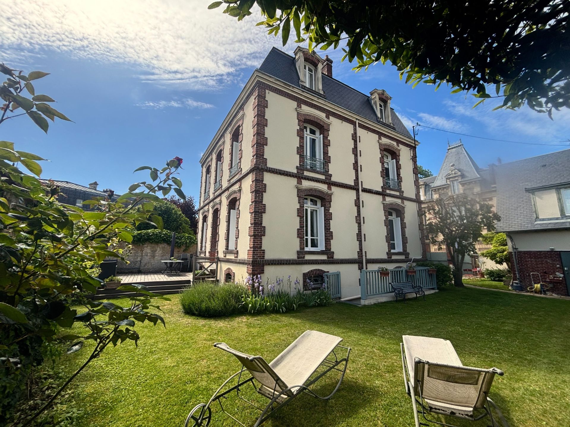 house 8 Rooms for sale on CAEN (14000)