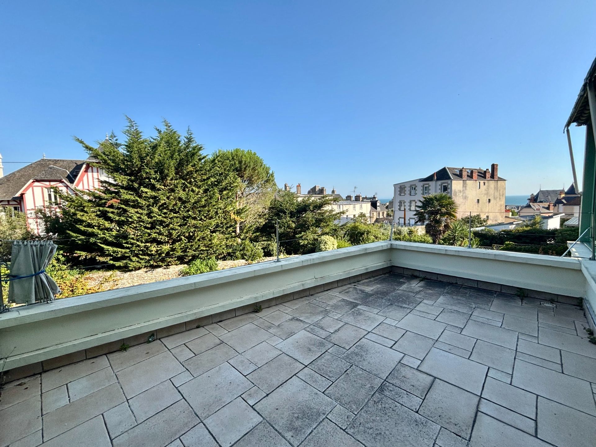house 8 Rooms for sale on GRANVILLE (50400)