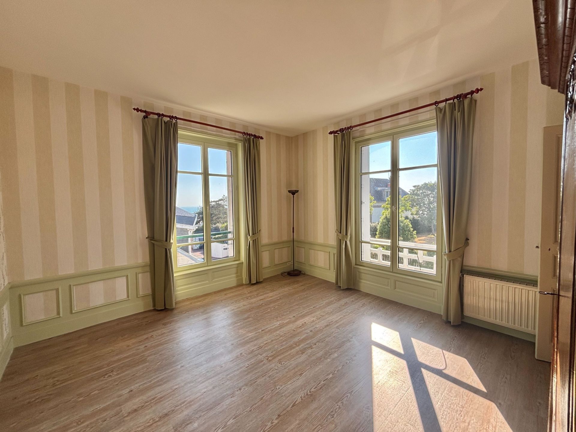 house 8 Rooms for sale on GRANVILLE (50400)
