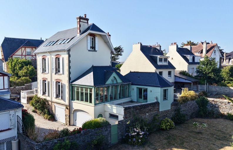 house 8 Rooms for sale on GRANVILLE (50400)