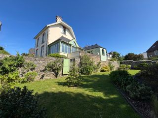 house 8 Rooms for sale on GRANVILLE (50400)
