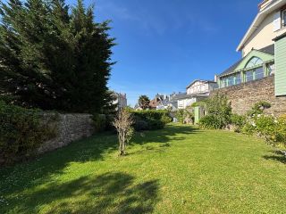 house 8 Rooms for sale on GRANVILLE (50400)