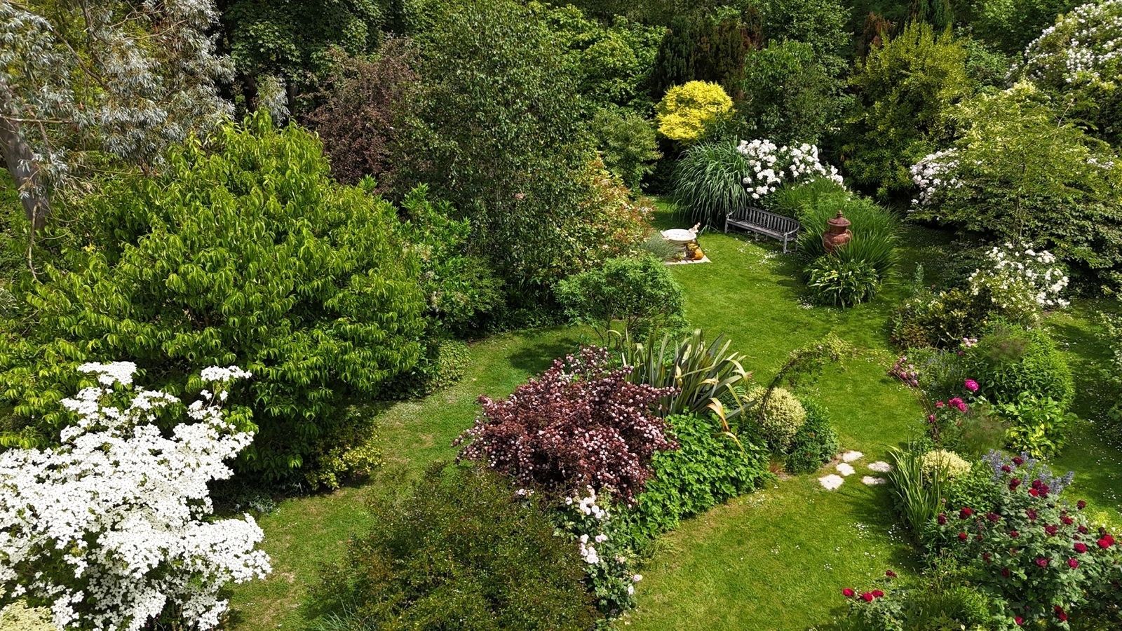 house 8 Rooms for sale on BAYEUX (14400)