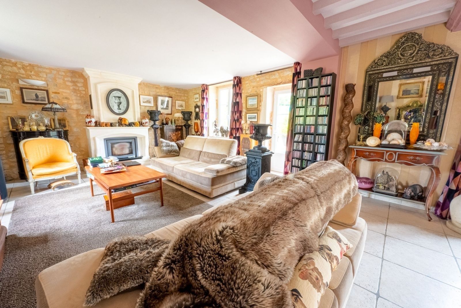house 8 Rooms for sale on BAYEUX (14400)
