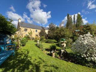 house 8 Rooms for sale on BAYEUX (14400)