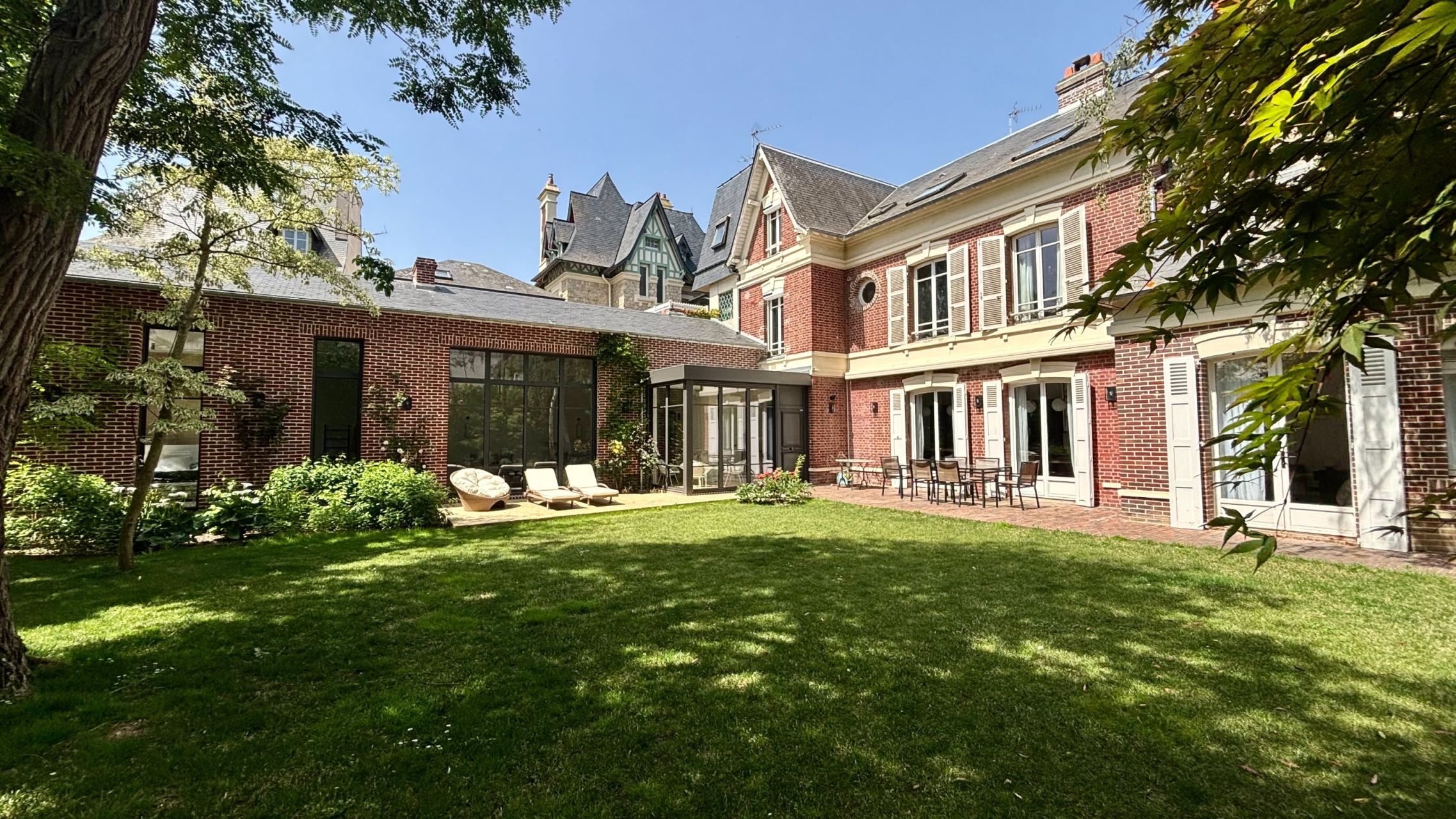 house 8 Rooms for sale on DEAUVILLE (14800)