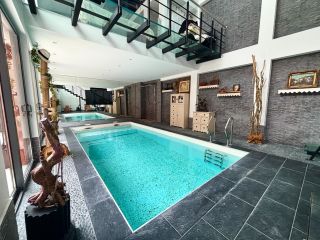 house 7 Rooms for sale on DEAUVILLE (14800)