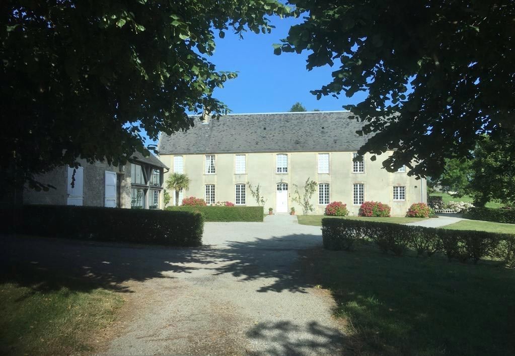 house 8 Rooms for sale on VIERVILLE SUR MER (14710)