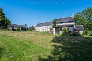 house 8 Rooms for sale on VIERVILLE SUR MER (14710)