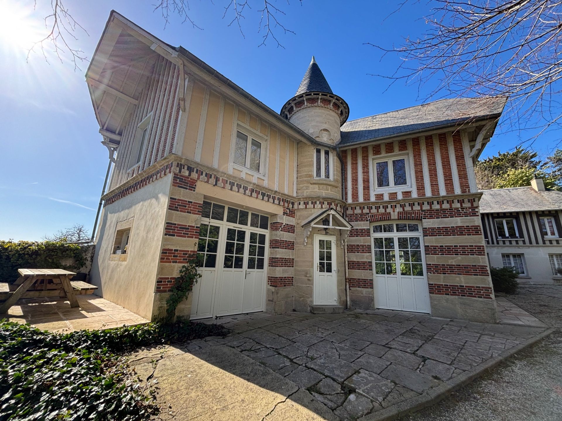 house 9 Rooms for sale on ARROMANCHES LES BAINS (14117)
