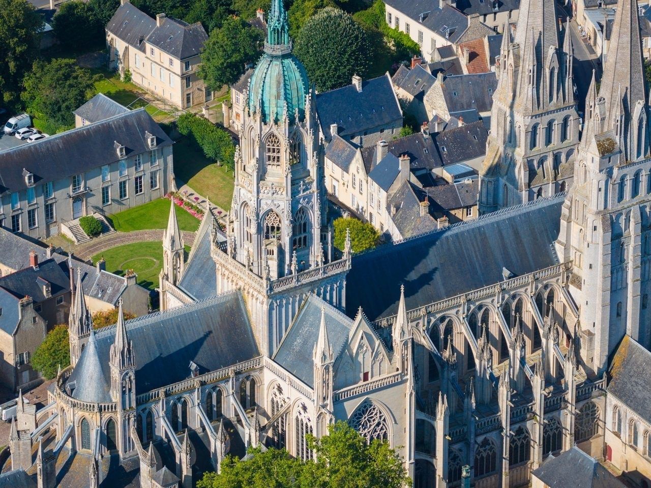 maison 12 Pièces en vente sur BAYEUX (14400)