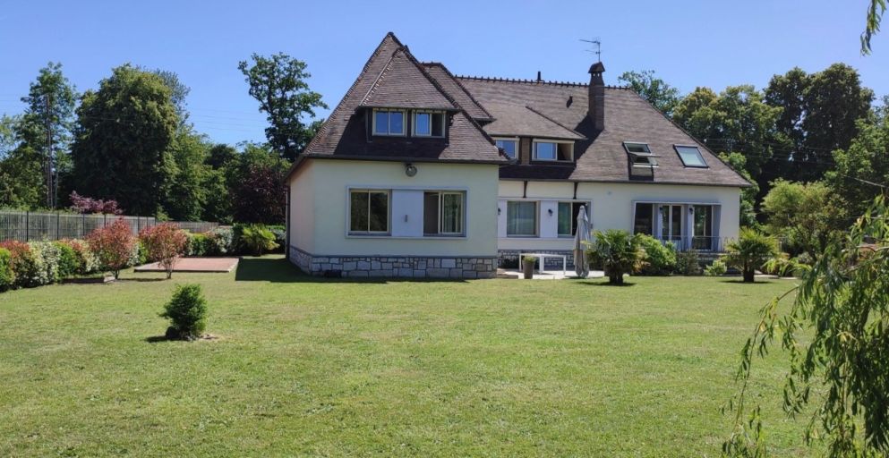 house 9 Rooms for sale on LOUVIERS (27400)