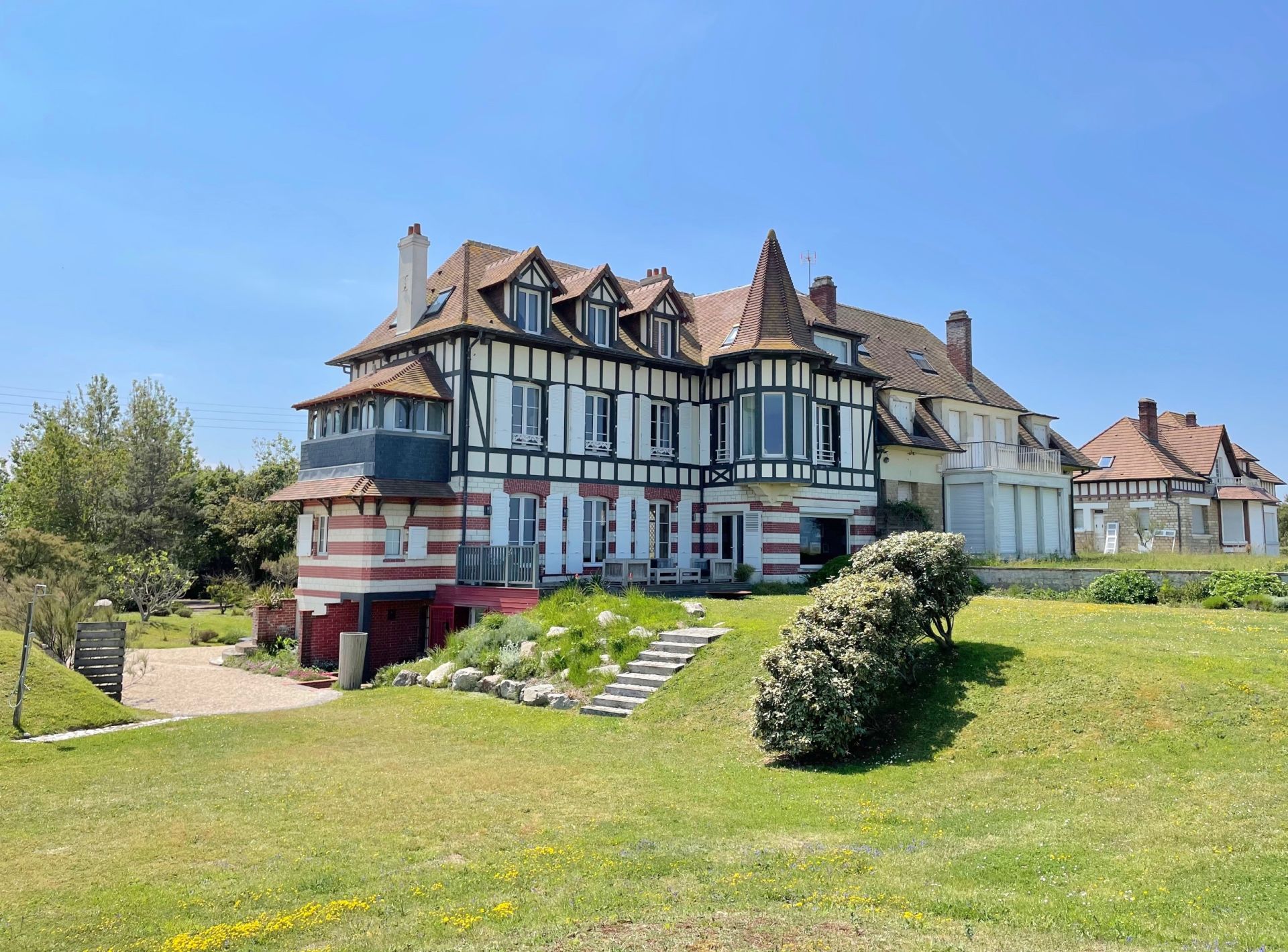 house 13 Rooms for seasonal rent on MERVILLE FRANCEVILLE PLAGE (14810)