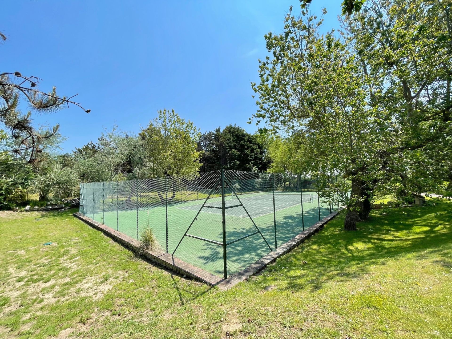 house 13 Rooms for seasonal rent on MERVILLE FRANCEVILLE PLAGE (14810)