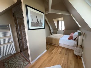 house 13 Rooms for seasonal rent on MERVILLE FRANCEVILLE PLAGE (14810)