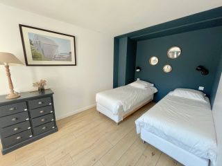house 13 Rooms for seasonal rent on MERVILLE FRANCEVILLE PLAGE (14810)
